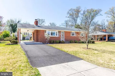 5705 Spruce Dr, Clinton, MD 20735