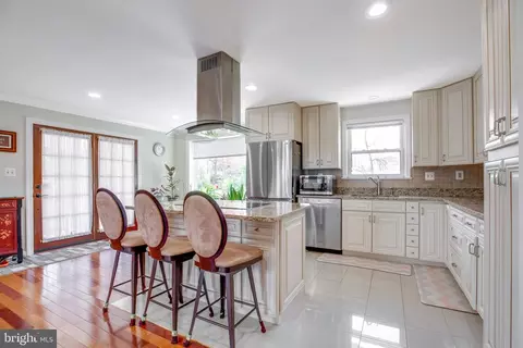 Kitchen - 5705 Spruce Dr, Clinton, MD 20735 photo 4 of 8
