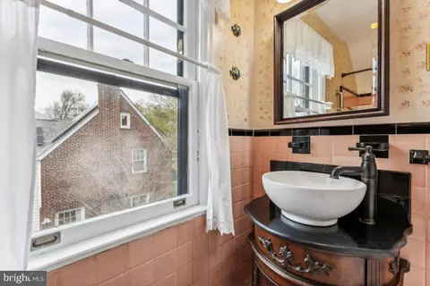 Bath - 5726 39th Ave, Hyattsville, MD 20781 photo 3 of 5