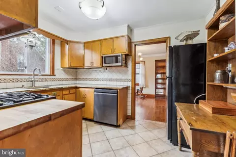 Kitchen - 5726 39th Ave, Hyattsville, MD 20781 photo 2 of 4
