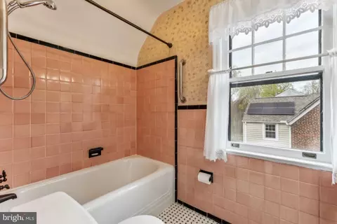 Bath - 5726 39th Ave, Hyattsville, MD 20781 photo 2 of 5