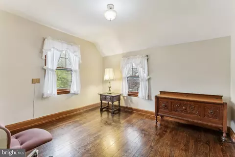 Living - 5726 39th Ave, Hyattsville, MD 20781 photo 4 of 4
