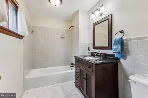 Bath - 5726 39th Ave, Hyattsville, MD 20781 photo 1 of 5