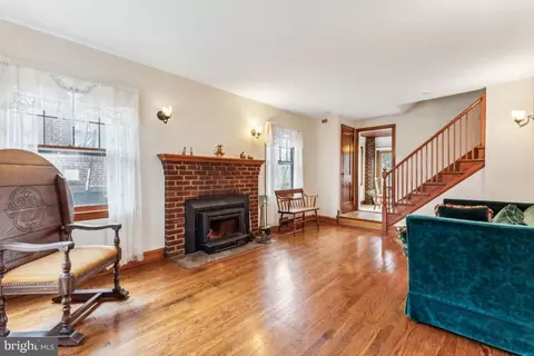Living - 5726 39th Ave, Hyattsville, MD 20781 photo 1 of 4