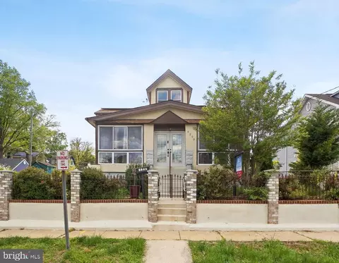 4200 29th St, Mount Rainier, MD 20712