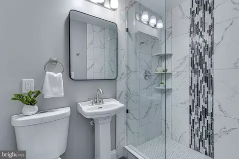 Bath - 4105 30th St, Mount Rainier, MD 20712 photo 2 of 6