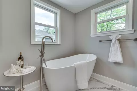 Bath - 4105 30th St, Mount Rainier, MD 20712 photo 4 of 6