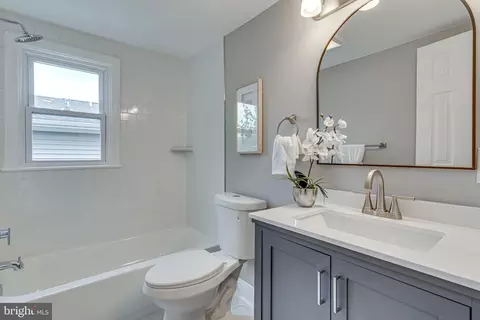 Bath - 4105 30th St, Mount Rainier, MD 20712 photo 5 of 6