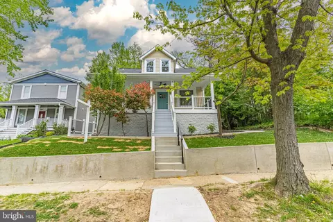 4105 30th St, Mount Rainier, MD 20712
