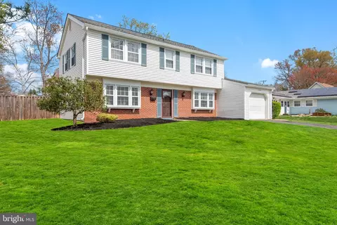 12204 Mackell Ln, Bowie, MD 20715 photo 2