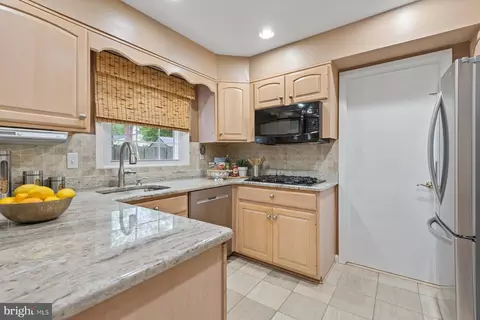 12204 Mackell Ln, Bowie, MD 20715 photo 18