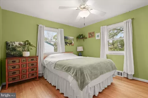 Bedroom - 4501 30th St, Mount Rainier, MD 20712 photo 2 of 4