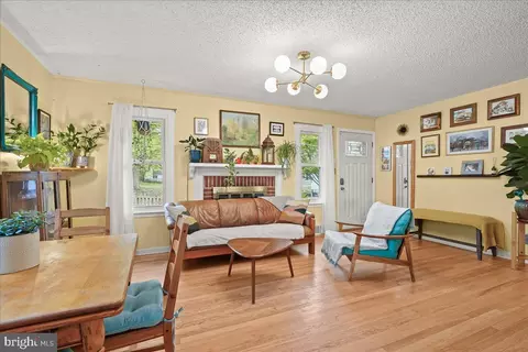 Living - 4501 30th St, Mount Rainier, MD 20712 photo 2 of 9