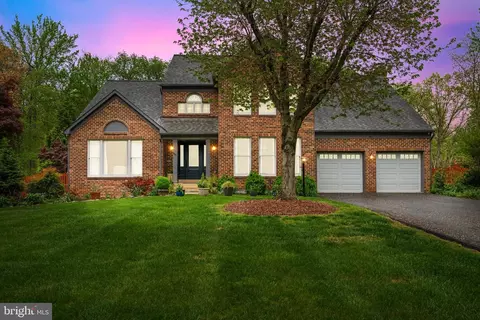 301 Battersea Ln, Fort Washington, MD 20744