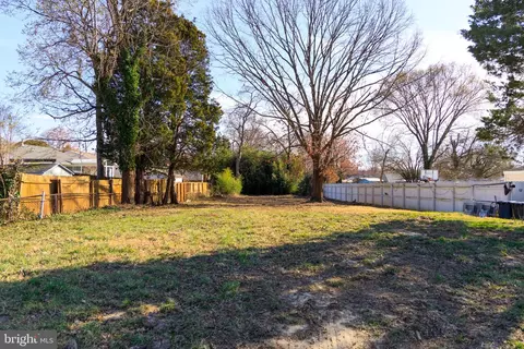 1007 Shelby Dr, Oxon Hill, MD 20745