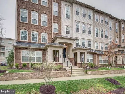 9618 Block St, Lanham, MD 20706