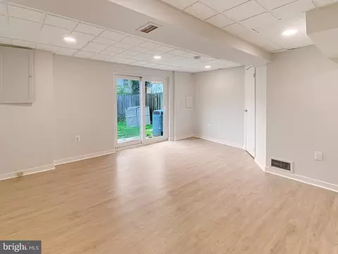 Living - 8352 Imperial Dr #1-G, Laurel, MD 20708 photo 4 of 4