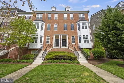 5522 Capital Gtwy #408, Suitland, MD 20746