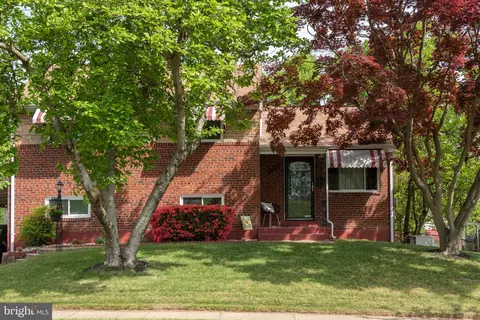 6404 Rolling Ridge Dr, Capitol Heights, MD 20743