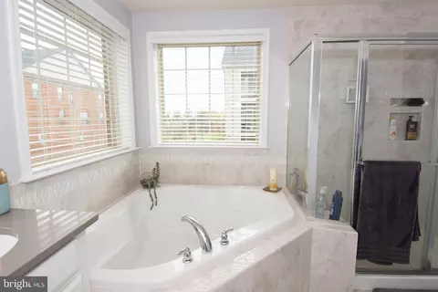 Bath - 9600 Smithview Pl, Lanham, MD 20706 photo 6 of 8