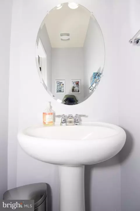 Bath - 9600 Smithview Pl, Lanham, MD 20706 photo 3 of 8