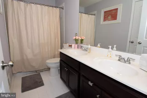 Bath - 9600 Smithview Pl, Lanham, MD 20706 photo 4 of 8