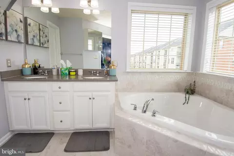 Bath - 9600 Smithview Pl, Lanham, MD 20706 photo 5 of 8