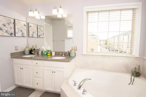 Bath - 9600 Smithview Pl, Lanham, MD 20706 photo 8 of 8