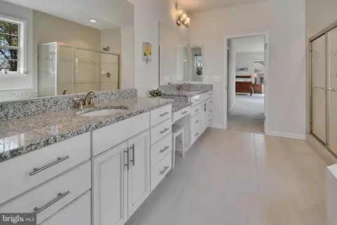 Bath - 8000 Hubble Dr, Lanham, MD 20706 photo 4 of 6
