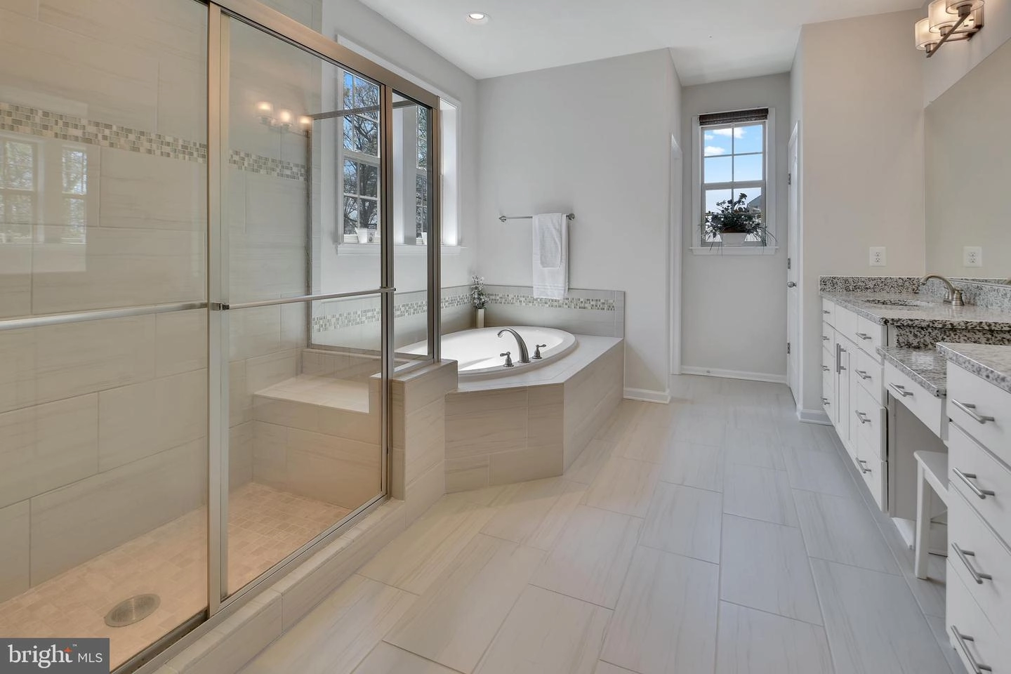 Bath - 8000 Hubble Dr, Lanham, MD 20706 photo 2 of 6