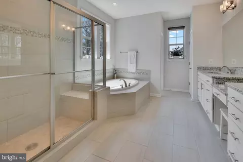 Bath - 8000 Hubble Dr, Lanham, MD 20706 photo 2 of 6