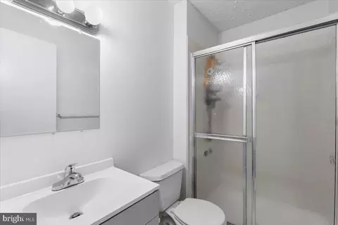 Bath - 8752 Brae Brooke Dr, Lanham, MD 20706 photo 2 of 3