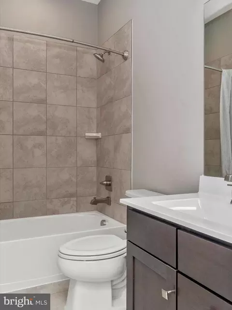 Bath - 14801 Willow Run Ln, Laurel, MD 20707 photo 7 of 9