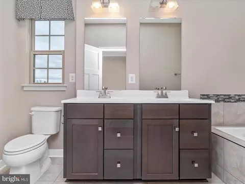 Bath - 14801 Willow Run Ln, Laurel, MD 20707 photo 3 of 9