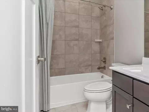 Bath - 14801 Willow Run Ln, Laurel, MD 20707 photo 6 of 9