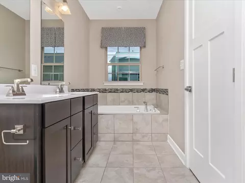 Bath - 14801 Willow Run Ln, Laurel, MD 20707 photo 5 of 9