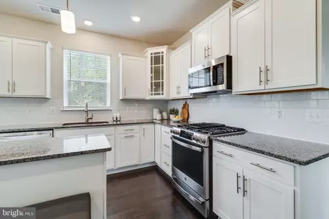 Kitchen - 13706 Missouri Ave, Brandywine, MD 20613 photo 2 of 8