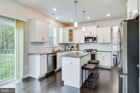 Kitchen - 13706 Missouri Ave, Brandywine, MD 20613 photo 7 of 8
