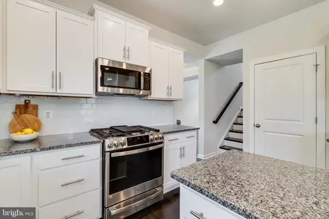 Kitchen - 13706 Missouri Ave, Brandywine, MD 20613 photo 5 of 8
