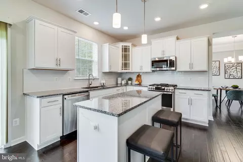 Kitchen - 13706 Missouri Ave, Brandywine, MD 20613 photo 3 of 8