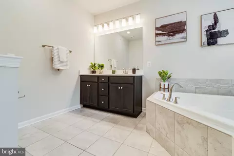 Bath - 13706 Missouri Ave, Brandywine, MD 20613 photo 4 of 8