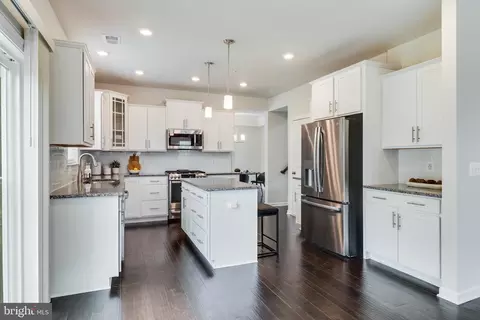 Kitchen - 13706 Missouri Ave, Brandywine, MD 20613 photo 6 of 8