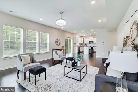 Living - 13706 Missouri Ave, Brandywine, MD 20613 photo 2 of 4