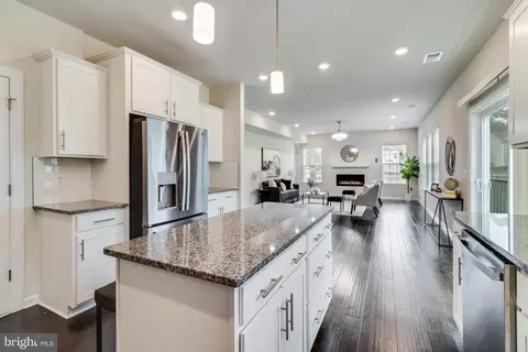 Kitchen - 13706 Missouri Ave, Brandywine, MD 20613 photo 8 of 8