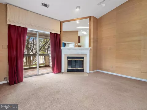 Living - 7908 Crows Nest Ct #313, Laurel, MD 20707 photo 3 of 4