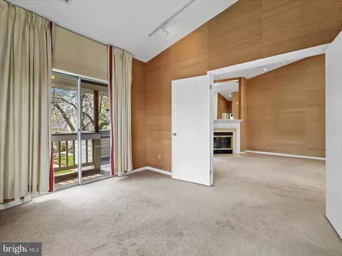 Living - 7908 Crows Nest Ct #313, Laurel, MD 20707 photo 4 of 4