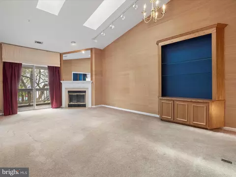 Living - 7908 Crows Nest Ct #313, Laurel, MD 20707 photo 1 of 4