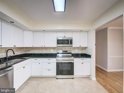 Kitchen - 9200 Ispahan Loop, Laurel, MD 20708 photo 4 of 5