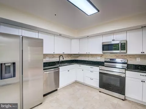Kitchen - 9200 Ispahan Loop, Laurel, MD 20708 photo 2 of 5