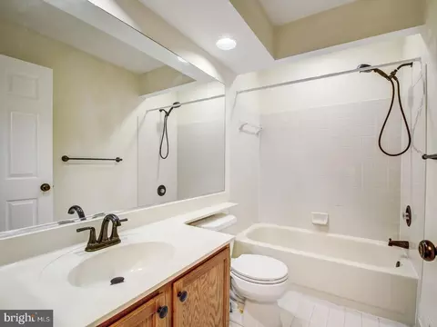 Bath - 9200 Ispahan Loop, Laurel, MD 20708 photo 2 of 8